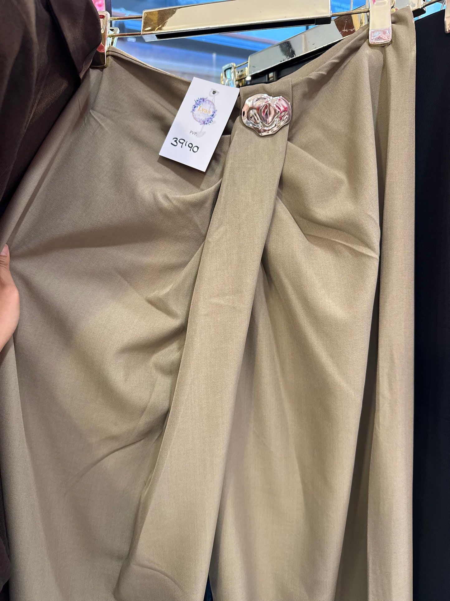 Pantalon broche dorado
