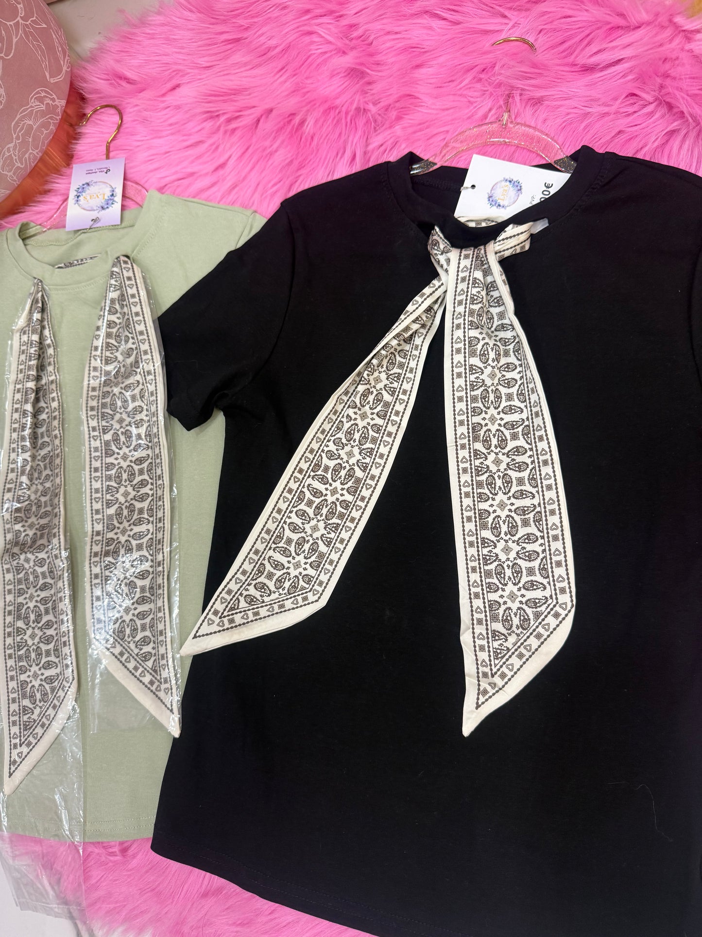 Camiseta con pañuelo